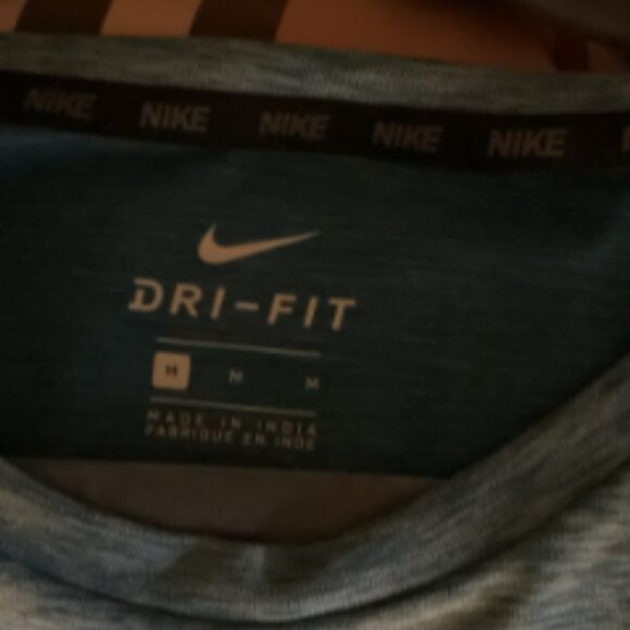 #18 Nike Dri-FIT Sleeveless Training Shirt Men’s Medium Blue Heather - Picture 1 of 3